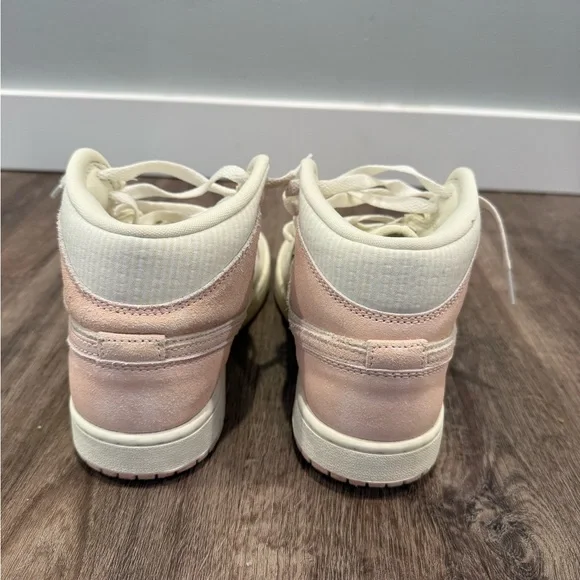 WMNS AIR JORDAN 1 MID SE - Size 7 - UK 4.5 - Picture 6 of 11